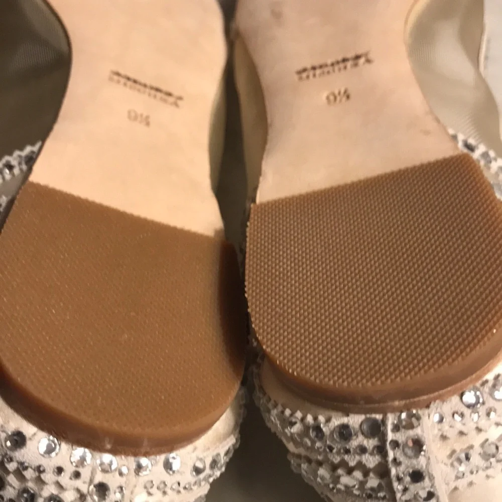 New Badgley Mischka Gigi Pointed Toe Flats Size 9.5 Ivory